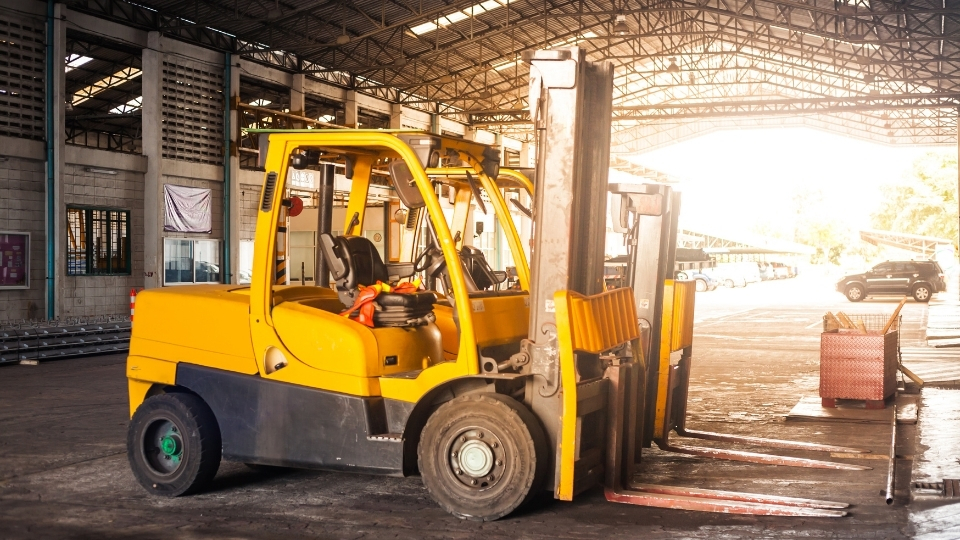 is-makinalari-nakliye-isleri-forklift-kiralama